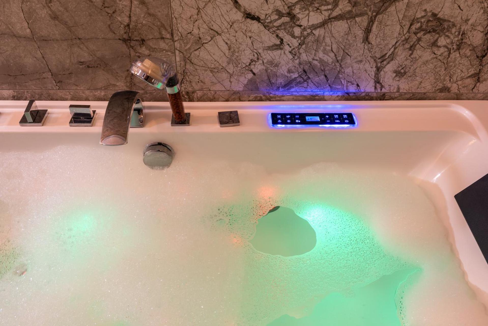 Premium For Old Town & Jewish Quarter - Balcony Pool Onsite Apartament Kraków